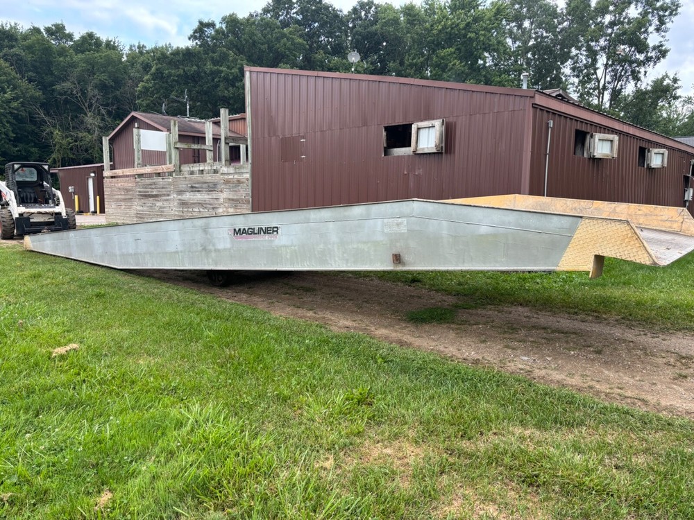 Magliner Mobile loading Dock/ ramp