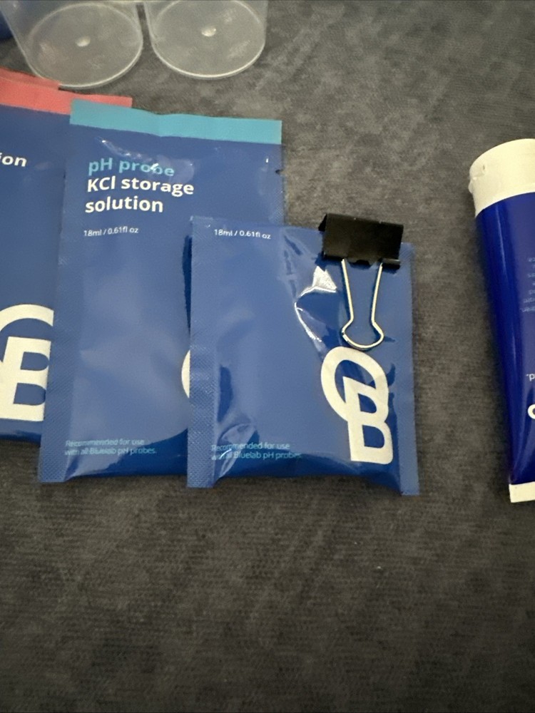 Bluelab CAREKITPH pH Probe Care Kit with Calibration Solution & Bluelab Ph Pen