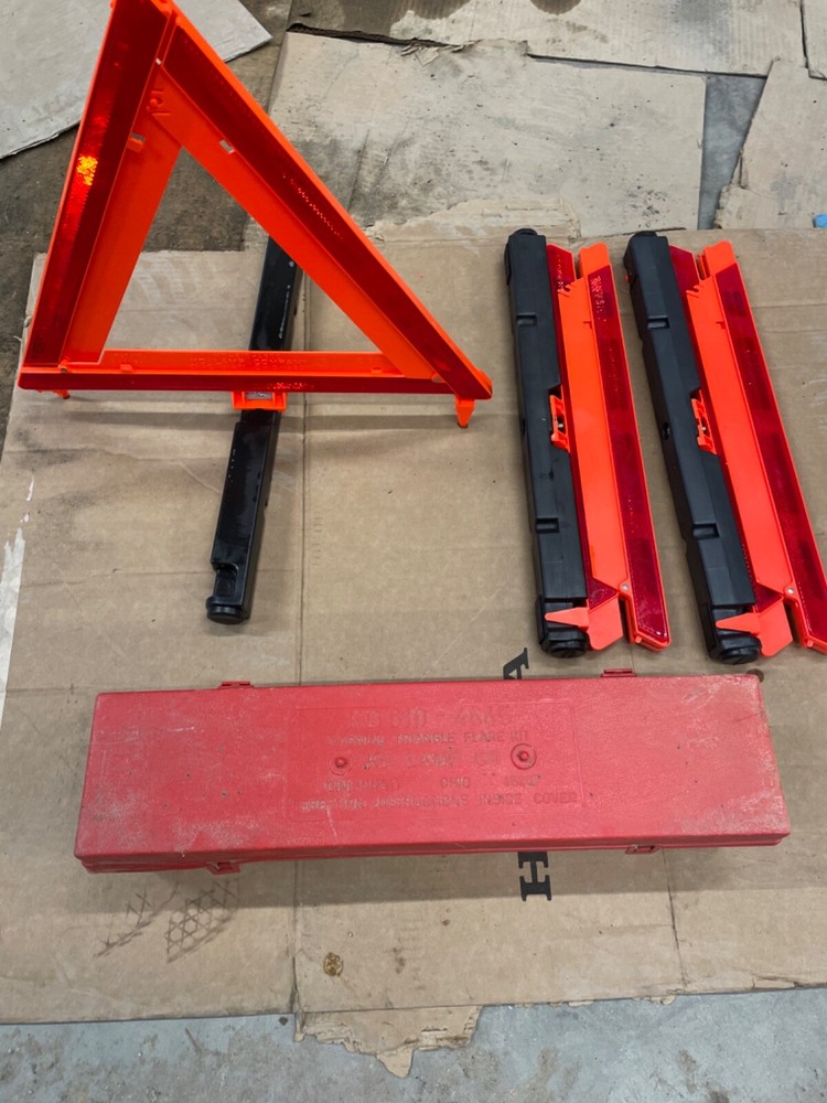 KD 610 4645 Emergency Triangle used