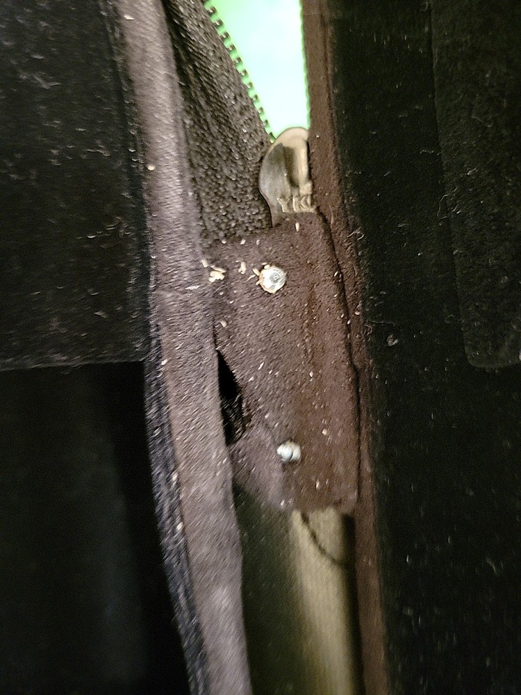 1/4 Eastman Strings Violin Case Hinge Is Broken Still Usable Could Be Fixed