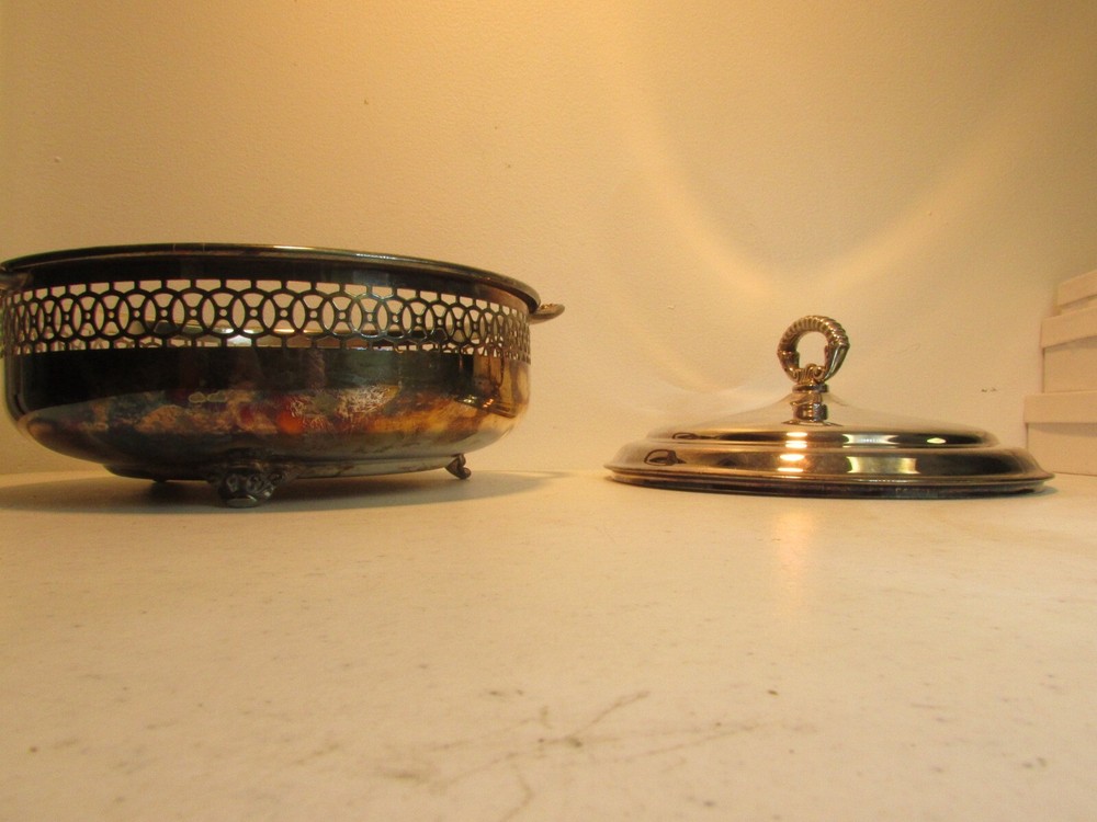 Vintage Sheffield silverplate pedestal 2 QT serving dish w/Pyrex insert