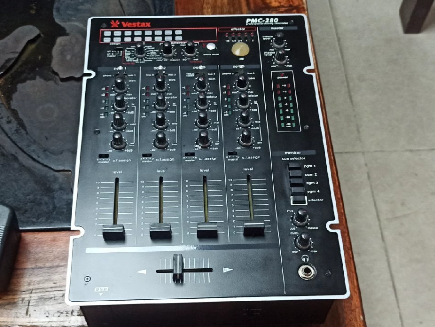 1pcs Vestax PMC-280 Mixing Console