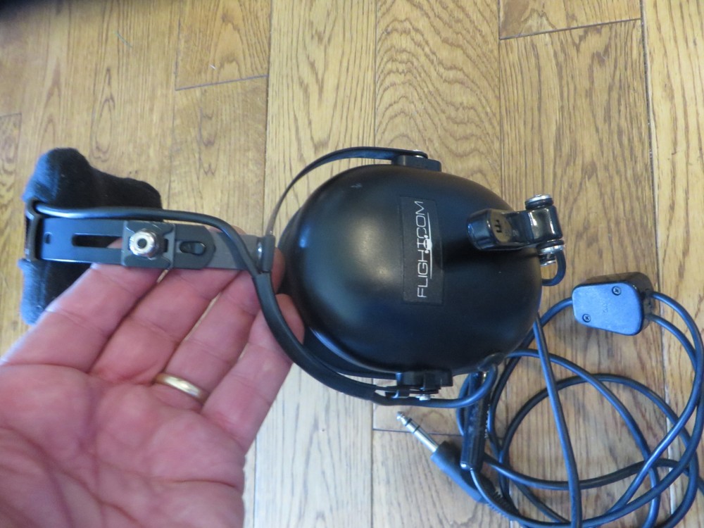 Flightcom Nighthawk Model 4DLX Aviation Headset tested - mic not tested