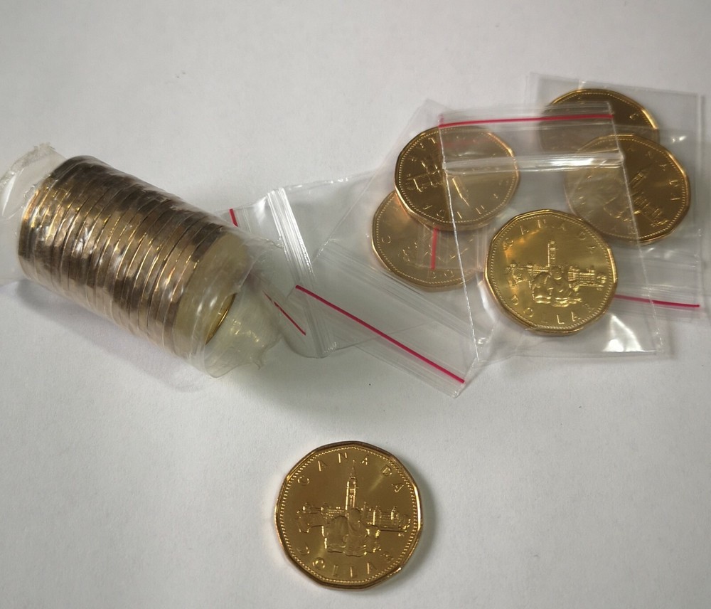 *** CANADA  LOONIE  1992  ***  PARLIAMENT  ***  FROM  MINT  ROLL  ***