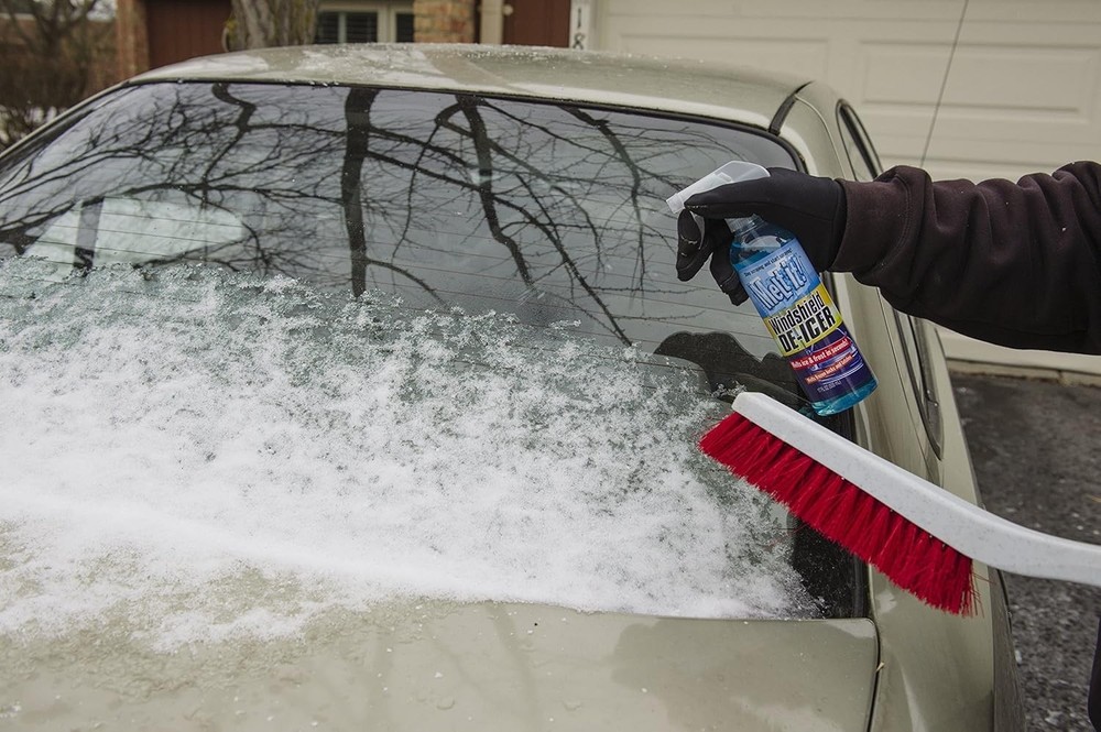 Quick Action 17 Fl Oz Windshield De-Icer Spray - Cleans & Protects Glass