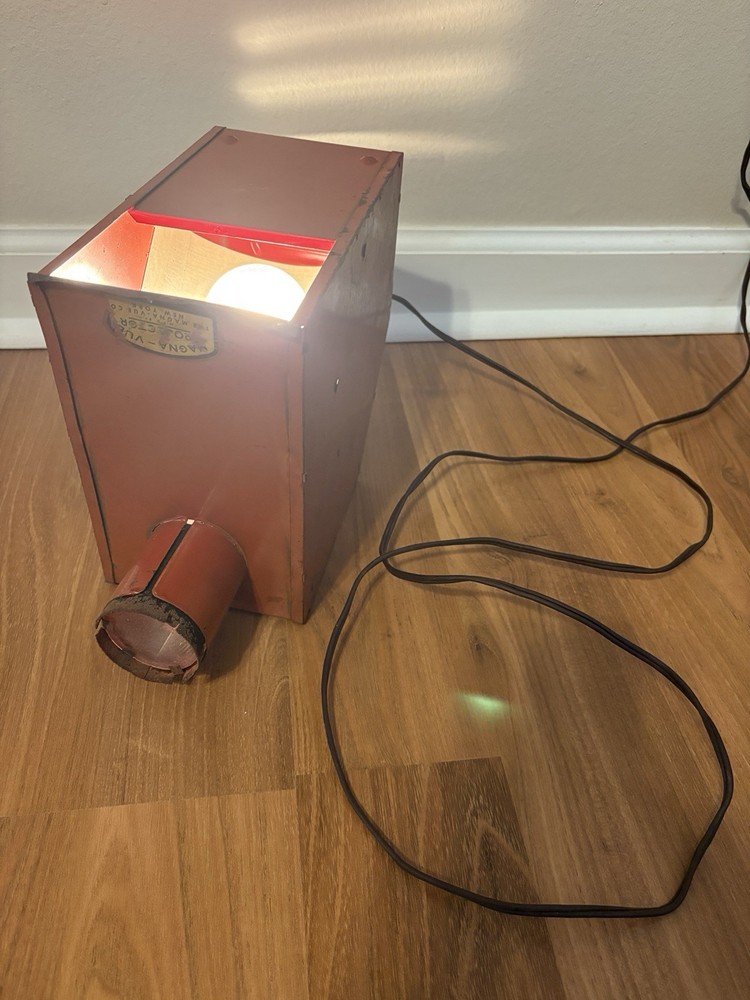 VINTAGE MAGNA-VUE PROJECTOR