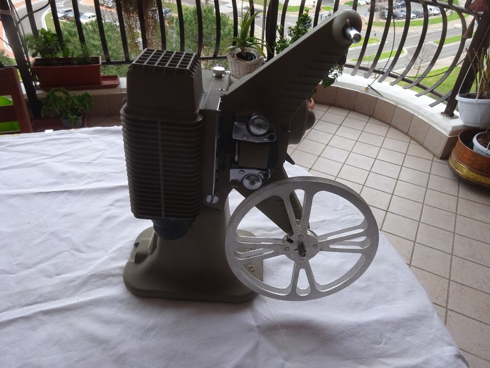 VINTAGE "ASTRO" PROJECTOR - 8mm - Untested -