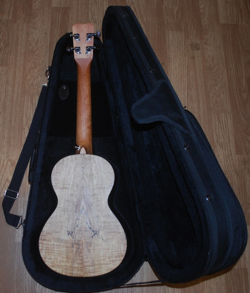Islander MAT Ukulele With Bag