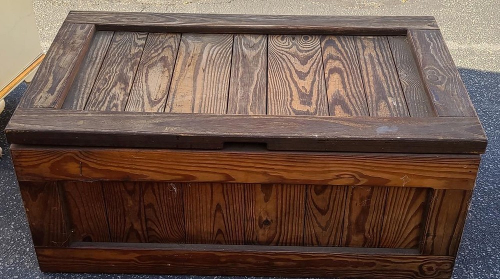 Vintage Solid Wood Storage Trunk – GDC – HINGED LID – STURDY CONSTRUCTION