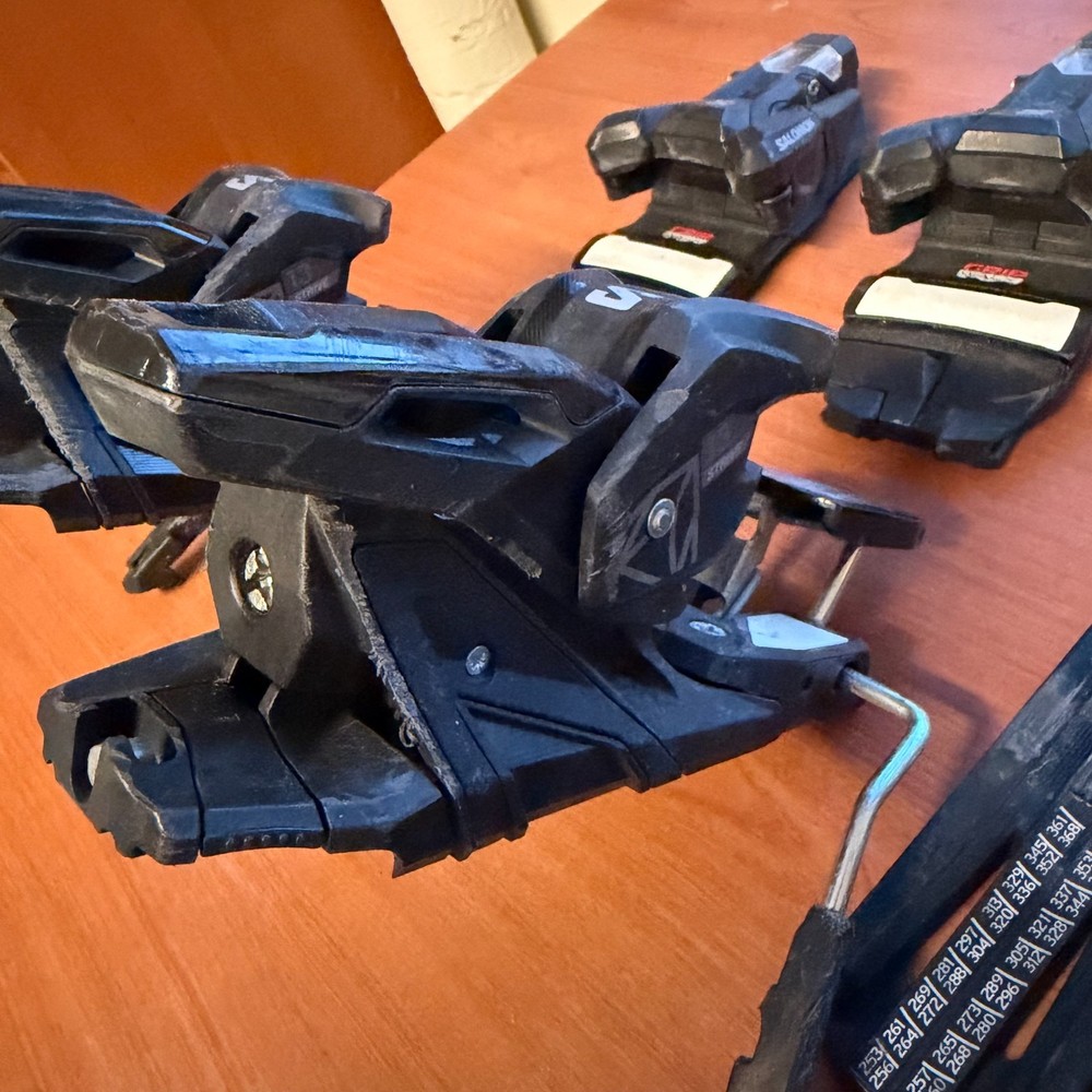 Salomon Strive 13 Demo Ski Bindings Black