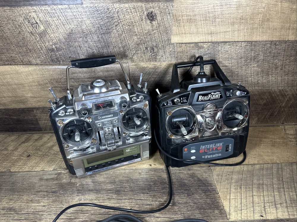 Airtronics Stylus PCM FM Transmitter & Real Flight R/C Flight Simulator