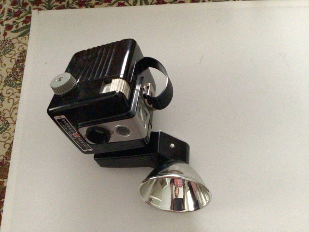 Brownie kodak Hawkeye camera flash kodalite midget flashholder