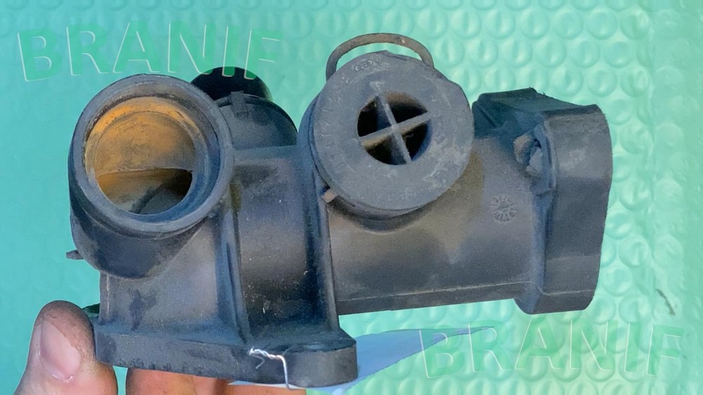 VW AUDI COOLANT HOSE FLANGE CONNECTOR 058121133B