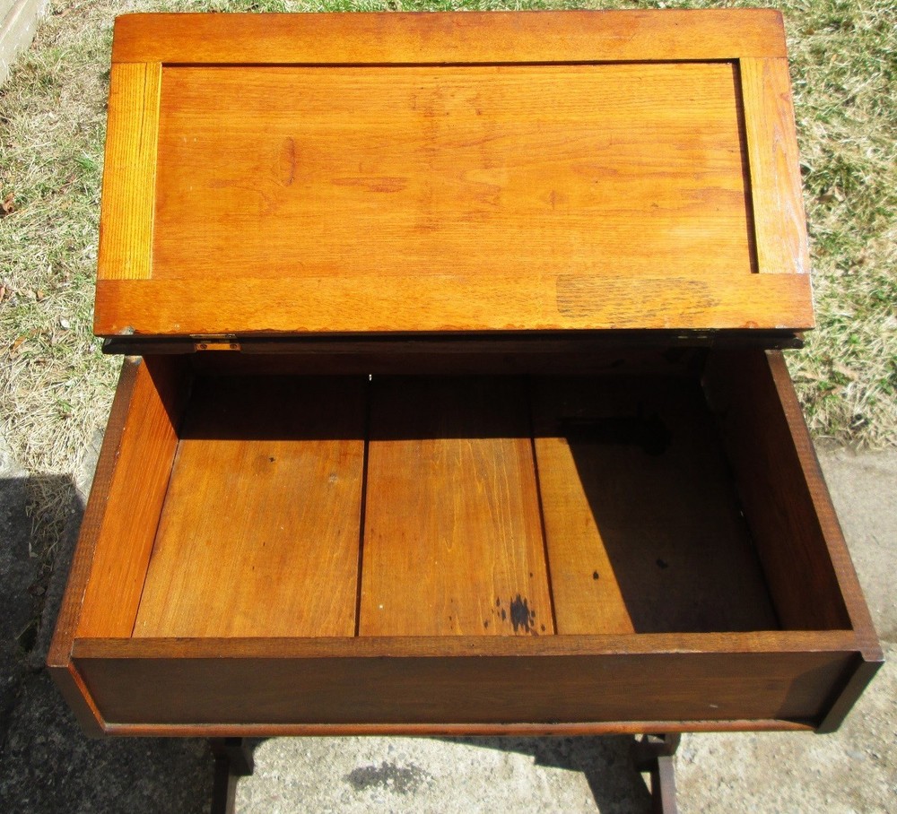 EASTLAKE STUDENT DESK