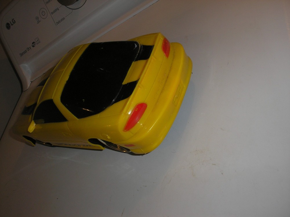 Plastic 13 1/2" 2002 Chevy Camaro SS Remote Controlled NO CONTROLLER UNTESTED