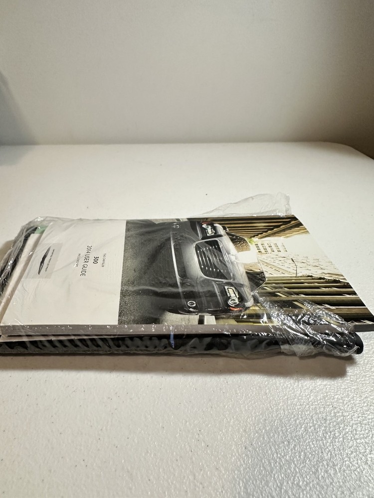 Chrysler 300 Owner's Manual Set SRT 2014