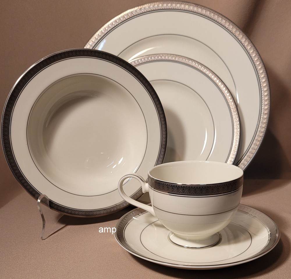 Mikasa Palatial Platinum 5 Piece Place Setting with FRUIT BOWL   EXCELLENT!