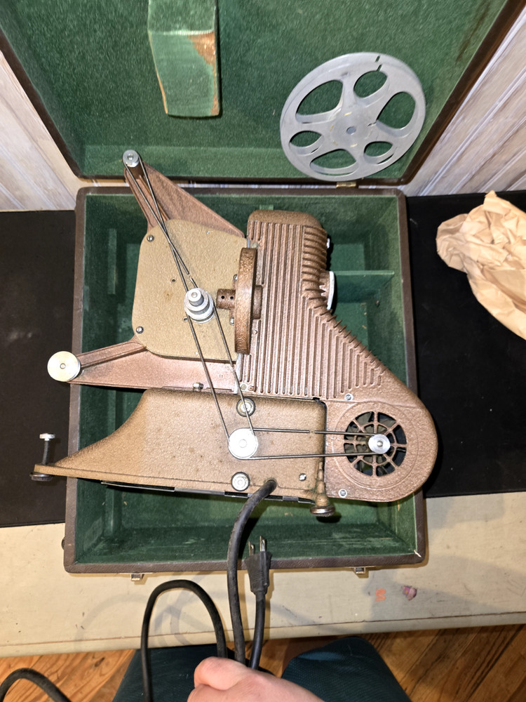 Universal Model PC-500 8mm Film Projector, Variable Speed With Accessories