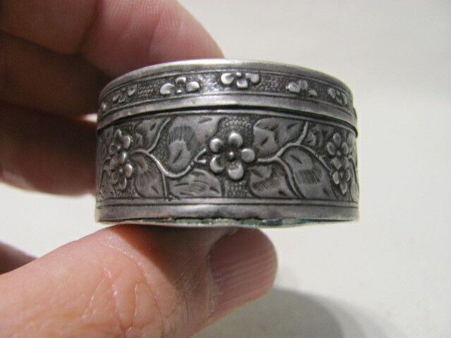 Antique Chinese Export Silver Repoussed Round Box / Container