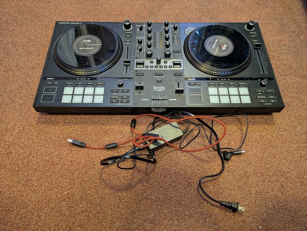 Hercules DJ DJControl Inpulse T7 2-deck Motorized DJ Controller -Cosmetic Issues