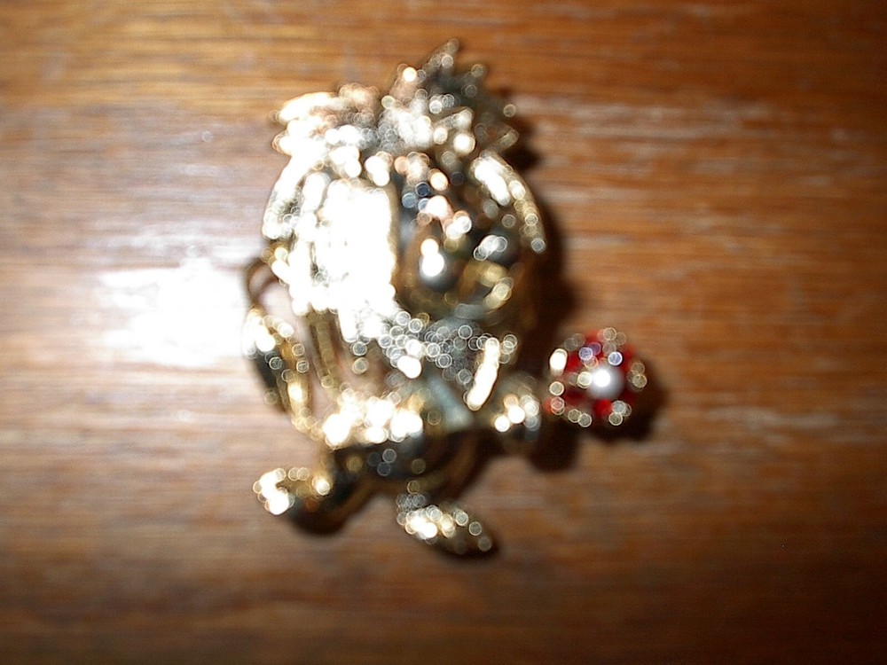 VINTAGE GOLD LION PIN