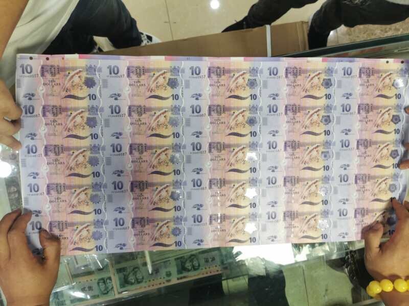 25pc Fiji $10 uncut banknote sheet，no frame, Rare Face Value Already 250$