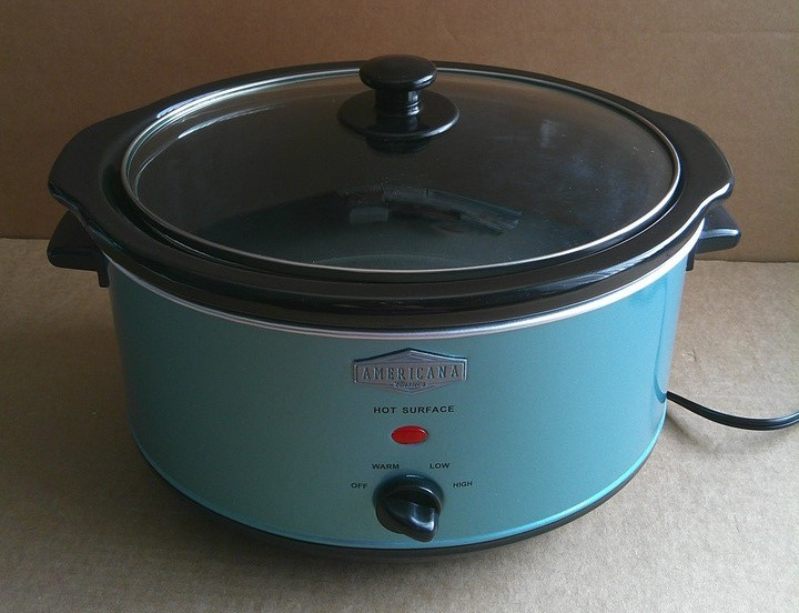 Americana Classics 5-Quart Slow Cooker NEW....Open Box