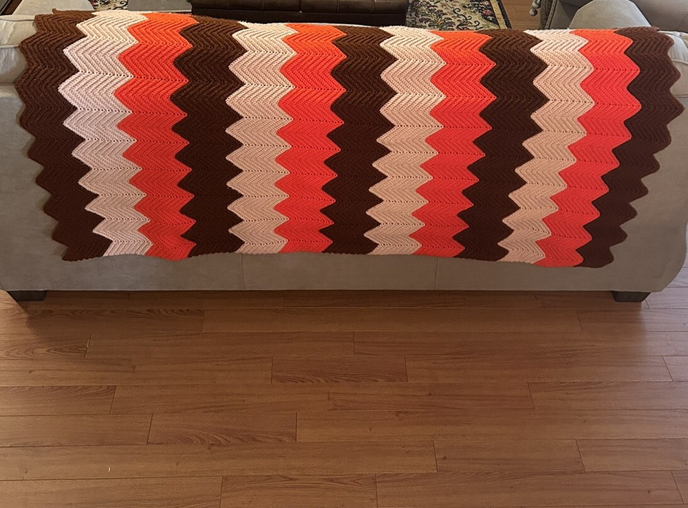 Hand Made Afghan Blanket Zigzag Chevron Pattern 68x38
