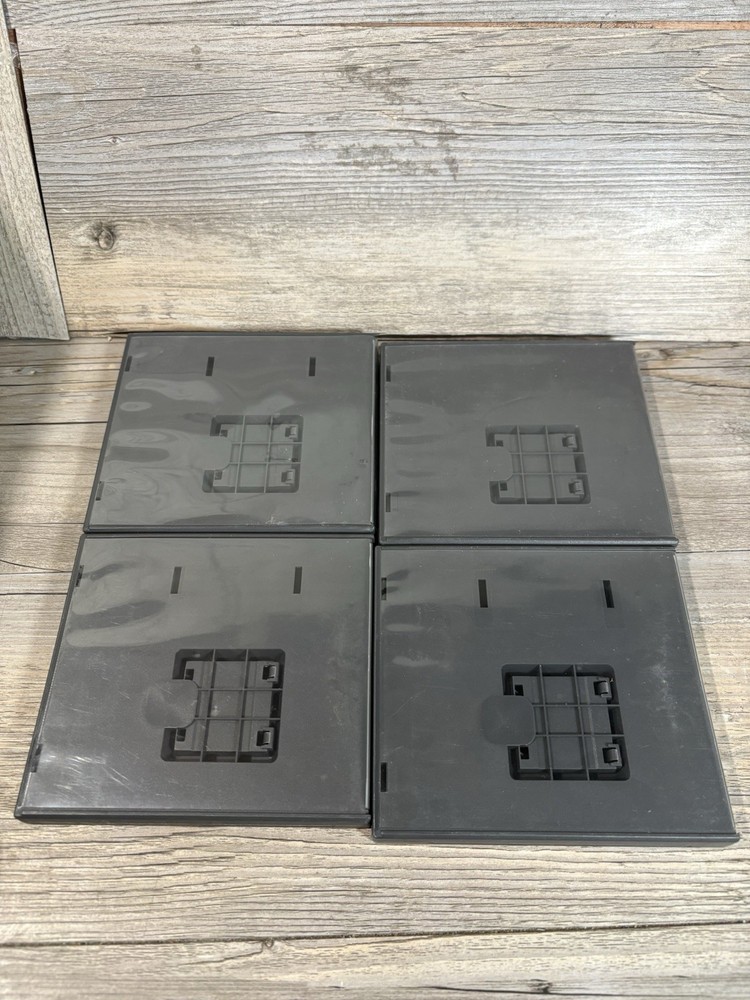 AUTHENTIC Lot of 4 Nintendo Branded Empty Replacement DS Cases