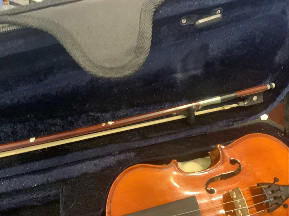 Student Violin With Case, Bow & Shoulder Rest