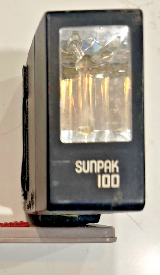 Sunpak 100 flash Unit Used Untested