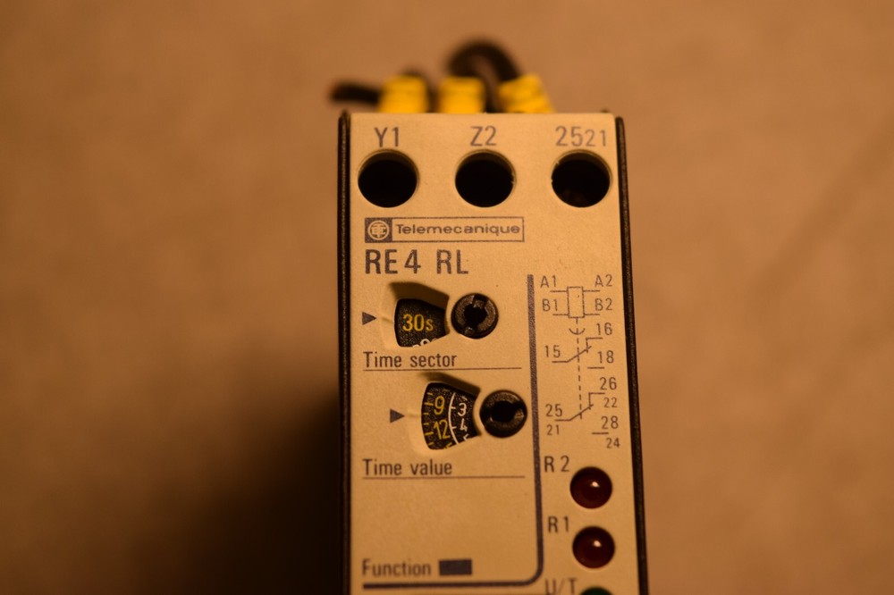 Telemecanique RE4RL13BU Time Delay Relay