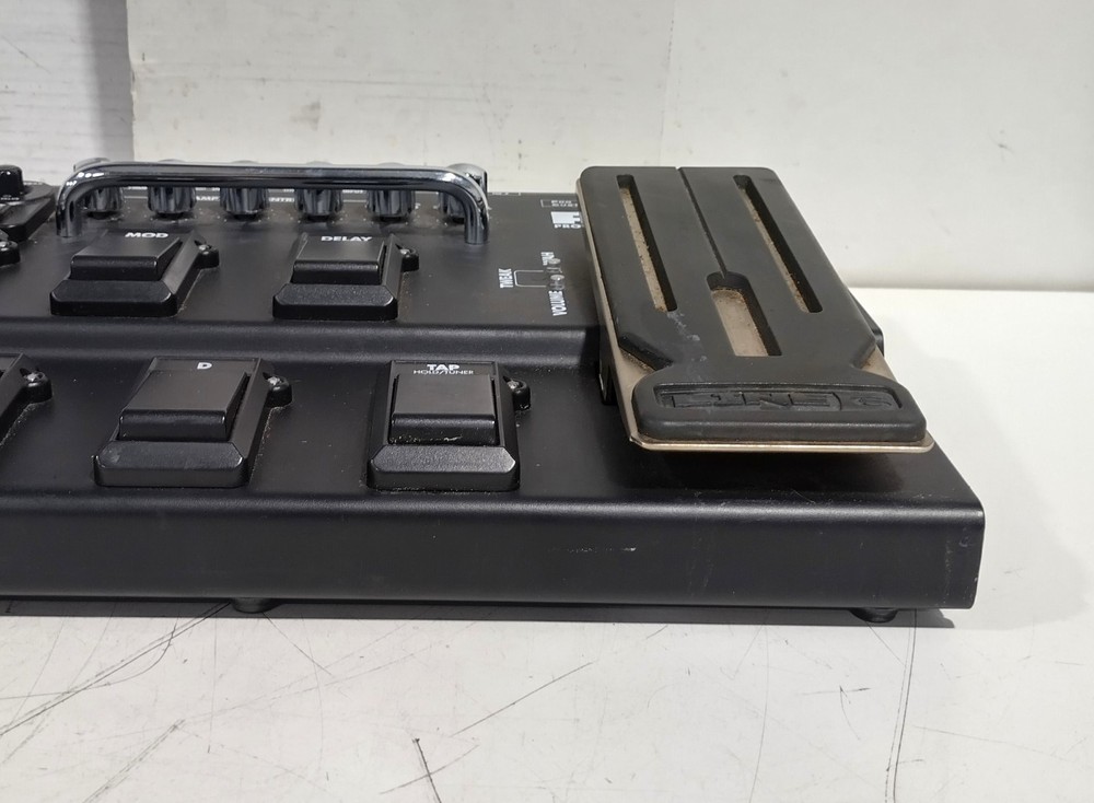 Line 6 Pod XT Live Electric Guitar Multi-Effects Processor & Amplifier Modeler