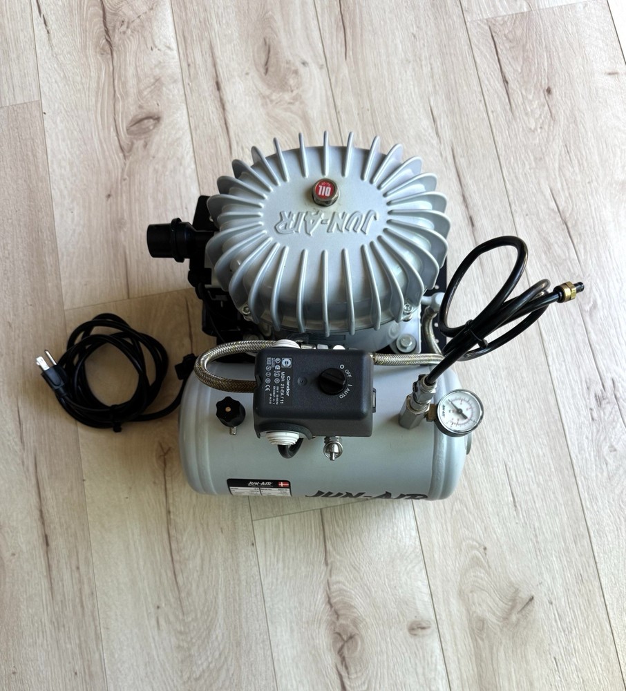 JUN-AIR Model 6-4 120 Psi AIR COMPRESSOR LABORATORY PUMP