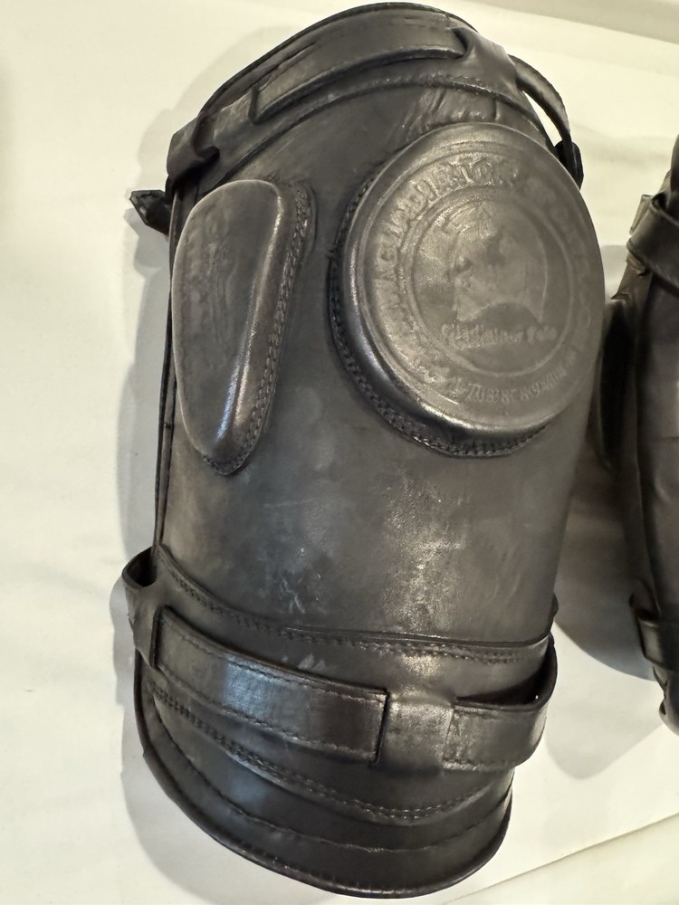 Gladiator Two Strap Knee Guards Medium