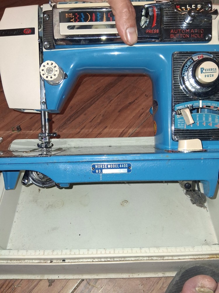 Morse Model 4400 Sewing Machine