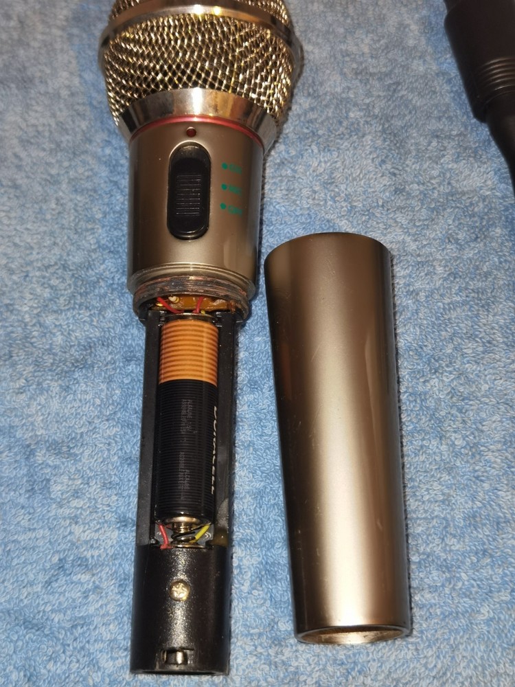 Vintage Sony WM2000 Wired/Wireless Microphone With Transmitter. Read Description