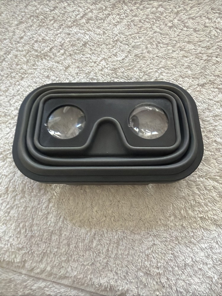 ORACLE Foldable Silicone VR Headset (1) With Instruction Sheet.