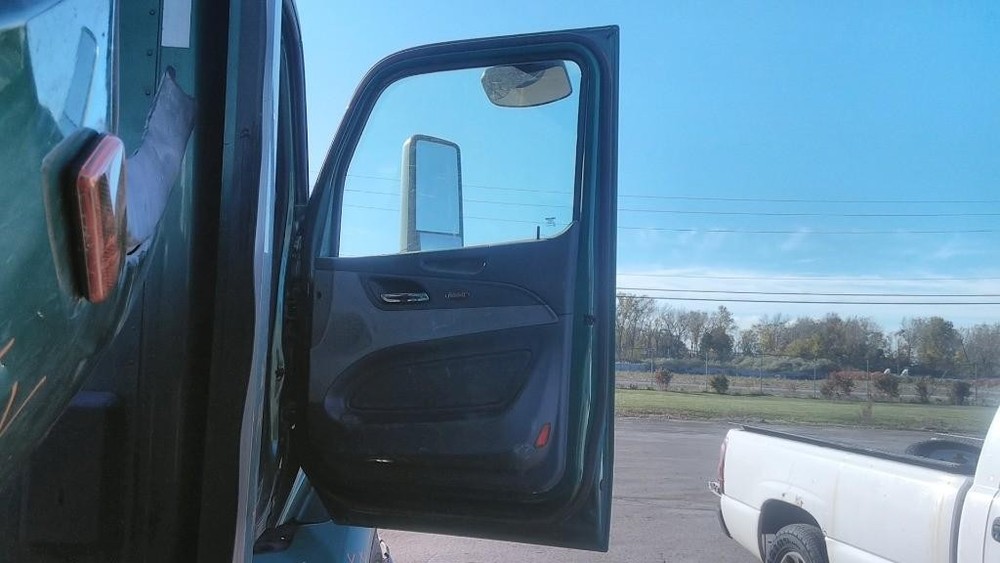 For 2017 PETERBILT 579 2013-2026 DOOR ASSEMBLY Right , OH