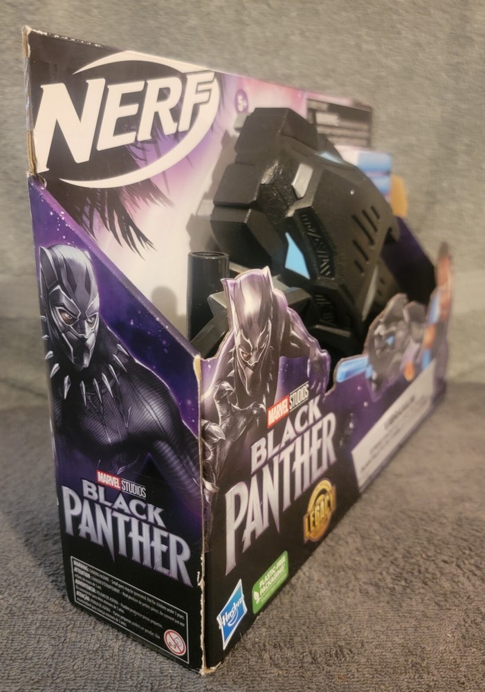 MARVEL BLACK PANTHER VIBRANIUM STRIKE GAUNTLET includes 3 darts