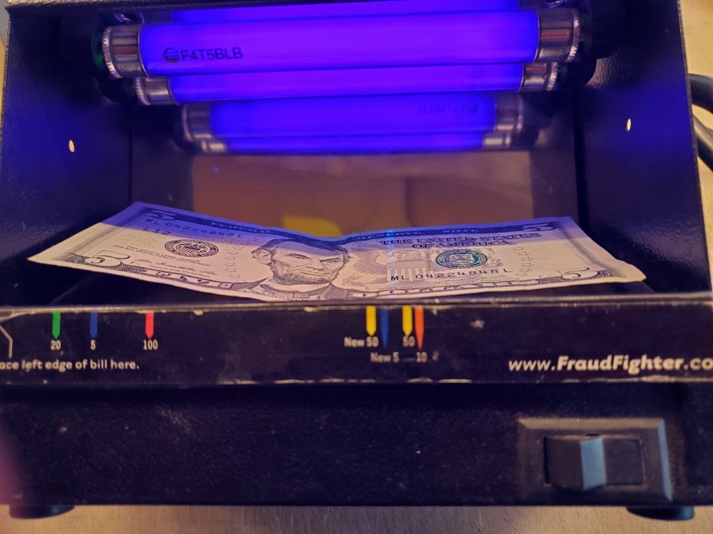 Fraud Fighter UV Counterfeit Detector