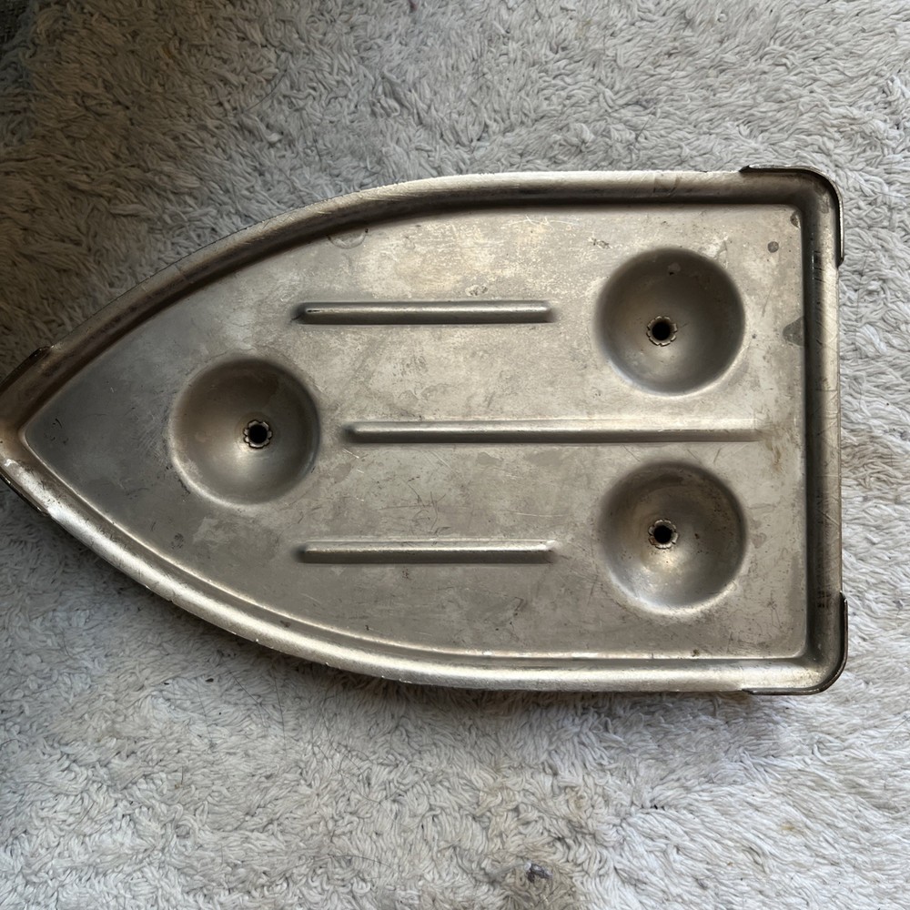 Vintage metal two level iron rest