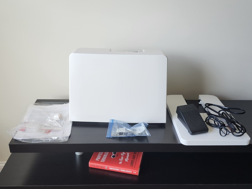 Janome JW 8100 Fully-Featured Computerized Sewing Machine w/ Carrying Case