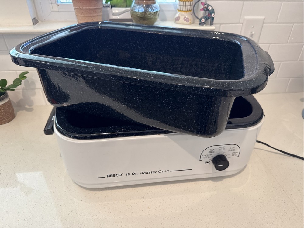 Nesco 18-Quart Roaster Oven 4208-14 White Non Stick Interior - Tested & Working