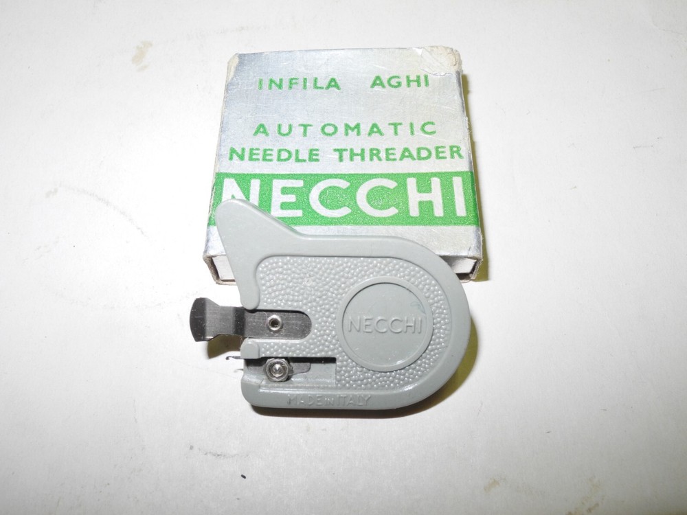 VINTAGE CLASSIC NECCHI SEWING MACHINE ACCESSORY & MAINTENANCE KIT, NICE SHAPE
