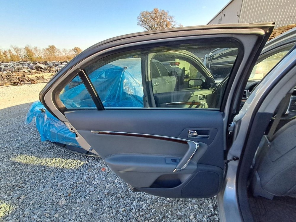 MKZ 2010 Glove Box 4869932
