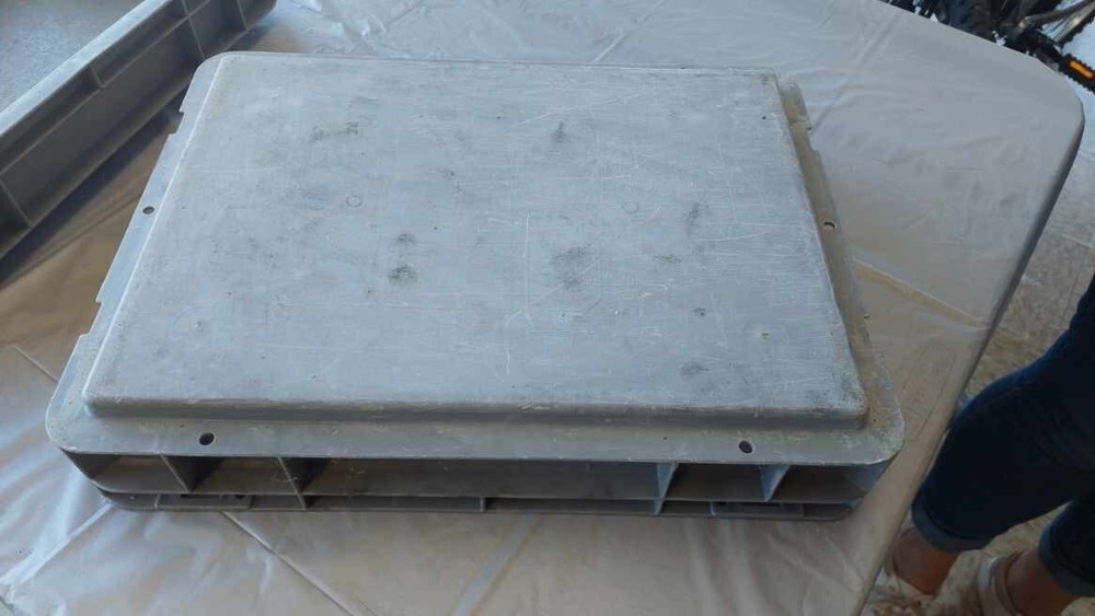 EF4070 Containers Stackable ESD Conductive Solid Base/Sides
