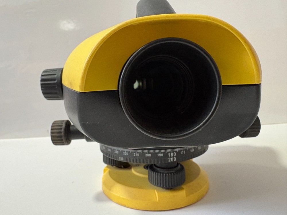Leica Sprinter 150m Digital Level