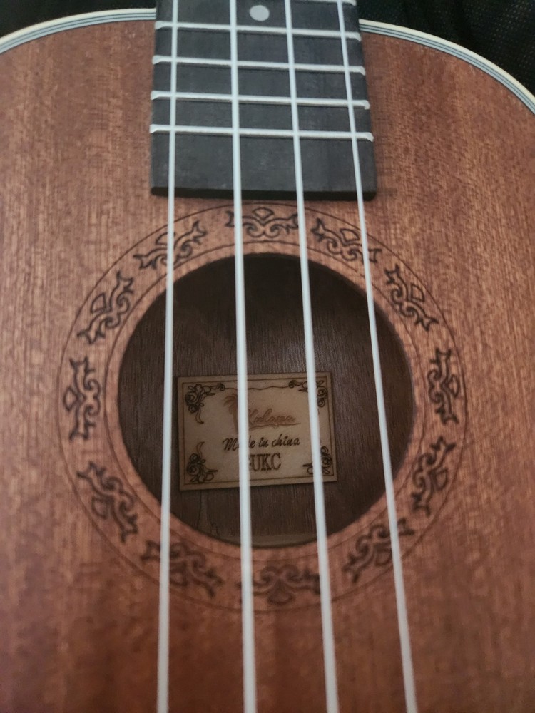 New Kulana Beginners 4 String Wood Ukulele With Case Pics Strap & Extra Strings