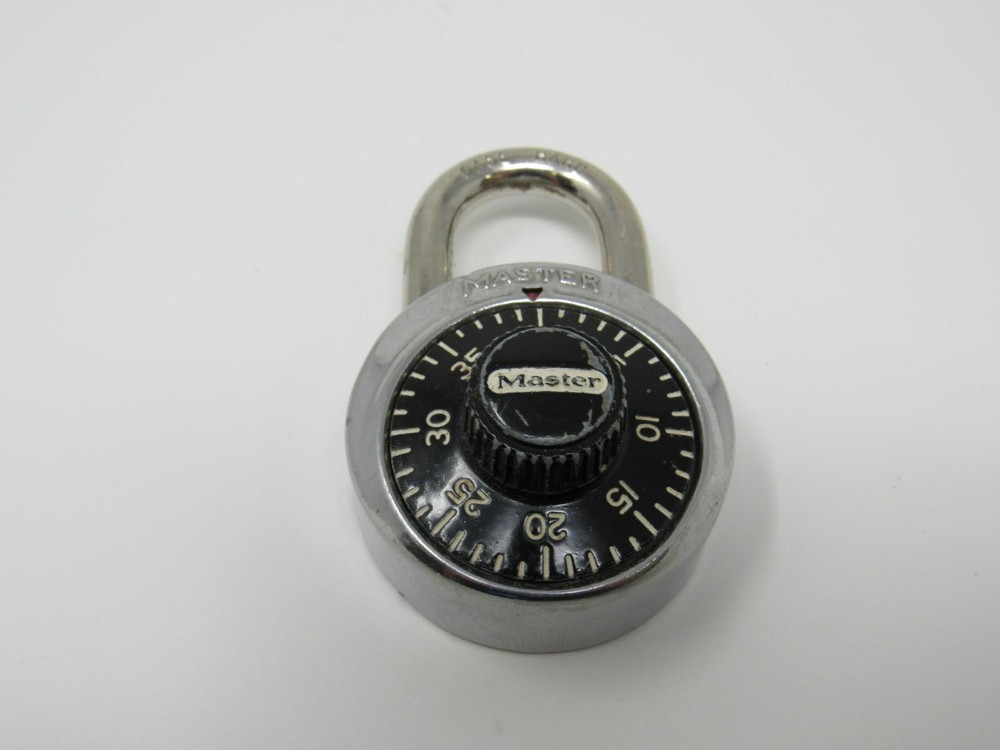 Master Lock Co Combination Pad Lock Back Key Hole 82346 V56